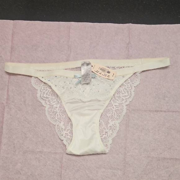 Elegant Lace Trimmed White Panty - Picture 1 of 3